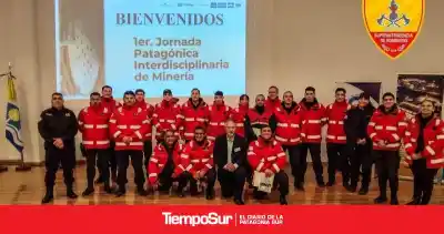 El peligroso entrenamiento que recibieron los bomberos de Santa Cruz