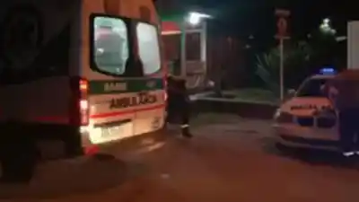 Lo hallaron convulsionando en la calle y ahora lucha por su vida: qué le pasó