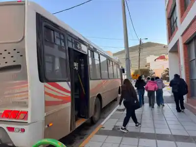 Esperas de 45 minutos y paradas sin señal: los vecinos de Comodoro le ponen el pecho a SolBus