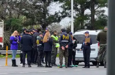Nuevo operativo de Migraciones en el peaje de General Lagos: frenan colectivos y controlan pasajeros