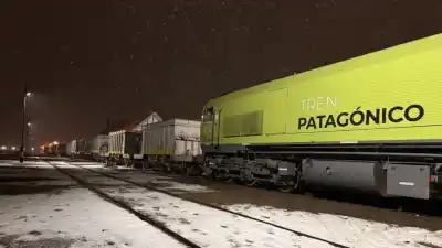 Un tren cargado de sal atraviesa Río Negro: la ayuda que espera Bariloche
