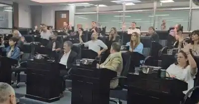 Escándalo en Quilmes: una vecina a los gritos interrumpió la sesión y destapó una interna política