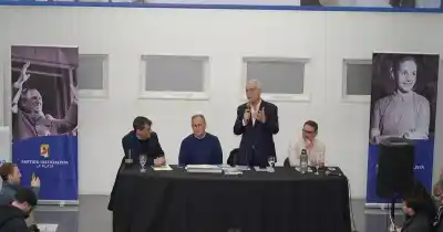 El PJ platense se moviliza: Alak y los Descalzo lanzan un libro de Perón y llaman a la unidad