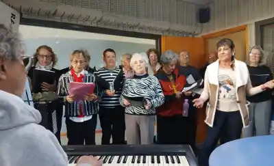 El coro de tango que desafía a la jubilación: cómo un grupo de adultos mayores encontró en la música una segunda oportunidad