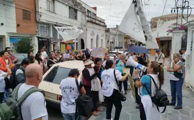Docentes de Jujuy denuncian descuentos de hasta $700 mil y piden explicaciones