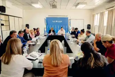 Estatales: el Gobierno pide una semana y los gremios esperan el dato de inflación