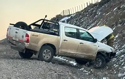 Triple choque en la ruta 26: dos vehículos de empresas y un auto particular, involucrados
