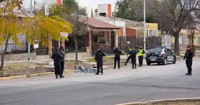 Un exmilitar de 89 años murió en plena calle: la cámara captó el momento exacto