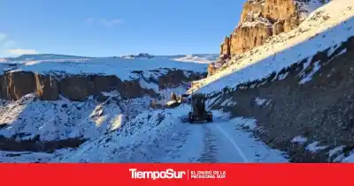 Nieva en Santa Cruz: así trabajan a destajo para mantener abiertas las rutas