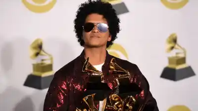 Bruno Mars rompe una sequía histórica con un disco que sacude las listas