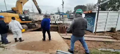 Rotura de un caño de 800 mm en Temperley: ¿cuándo volverá el agua a Almirante Brown?