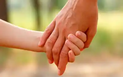 Un adolescente de 16 años busca una familia que lo contenga: los requisitos para adoptarlo