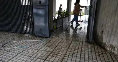 Intimidación en pleno centro: Atacan con fuego una fachada y dejan un mensaje inquietante