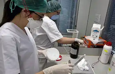 Sello profesional bioquímico: la ley que busca frenar la falsificación y proteger al paciente