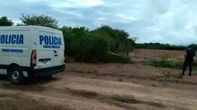 Misterio en Icaño: hallan a un hombre sin vida junto a un tractor y la policía encontró algo inquietante