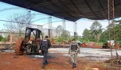 Hallan botella con combustible entre los restos de un incendio en una maderera de Colonia Delicia