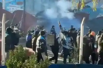 Tensión en el puerto de Madryn: los estibadores hicieron retroceder a la UOCRA
