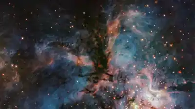 Un halcón cósmico surca el espacio: la impactante imagen que dejó perplejos a los astrónomos