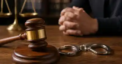 Robó una casa, se llevó dólares y joyas, y huyó en la camioneta de la víctima