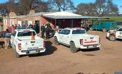Un operativo en Chamaicó terminó con armas, aves y un secreto forestal