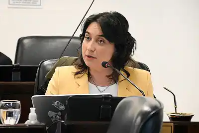 Chiacchio Cavana apuntó contra los libertarios y lanzó una dura advertencia sobre la deuda y las tierras