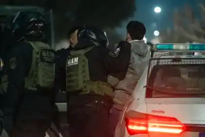 Megaoperativo en San Juan: 69 detenidos y una moto robada recuperada en pleno control