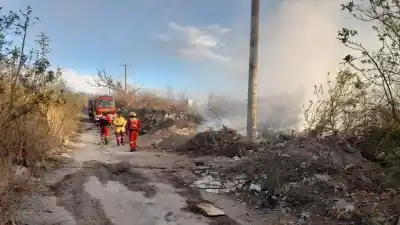 El fuego que no cesa: Jujuy suma 105 incendios y los microbasurales son el nuevo enemigo