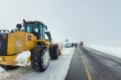 Temporal de nieve: rescatan a docentes varados y despliegan un operativo sin precedentes en Neuquén