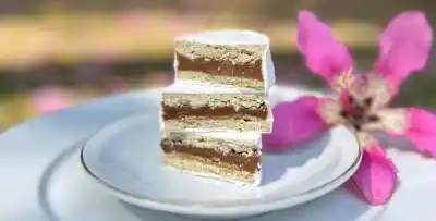 Un alfajor misionero con fécula de mandioca y yerba mate va por la gloria en el Mundial