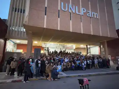 Banderazo en Santa Rosa: el rector de la UNLPam lanzó un duro mensaje al Gobierno y anticipó más marchas