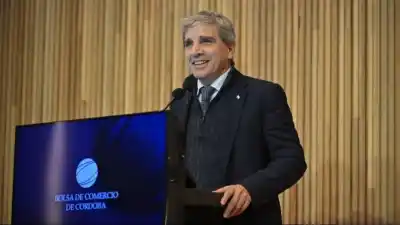 El plan de Caputo para el dólar en 2027: qué dijo y qué espera el mercado