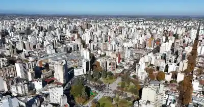 Eligen a los primeros embajadores turísticos de La Plata: uno es artista, el otro nadador