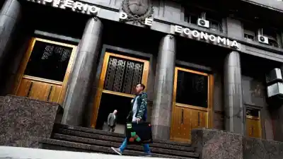 El Tesoro renovó todos los vencimientos de agosto y evitó emitir pesos: los detalles