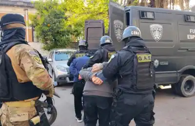 El operativo que vació varias comisarías: 12 condenados por robos y homicidios ya están en Benjamín Paz