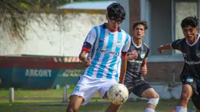 El joven catamarqueño que sueña con el fútbol internacional y necesita ayuda para lograrlo