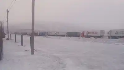 Cientos de camiones atrapados en la frontera: la nieve no da tregua y el paso sigue bloqueado