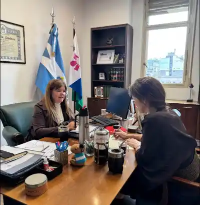 Reconectate suma aliados: senadora Valenzuela y Red por la Infancia unen fuerzas contra el acoso digital