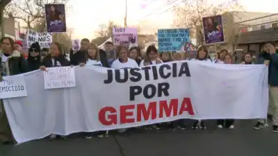Femicidio en Chimbas: la madre de Gemma encabezó una marcha que estremeció a San Juan