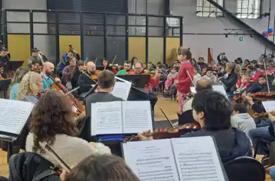 La Orquesta Sinfónica de Entre Ríos vuelve a sorprender a miles de estudiantes con un programa único