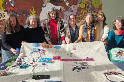 Arte con hilos y aguja: la muestra que borda conciencia ambiental en la Uader