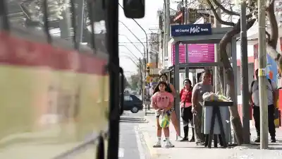 Acuerdo salarial: UTA y empresas de transporte sellaron la paz, pero advierten por la crisis