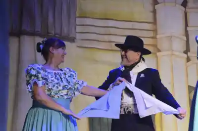Folklore en Zapatillas: la peña que busca apoyar a sus bailarines antes del Nacional