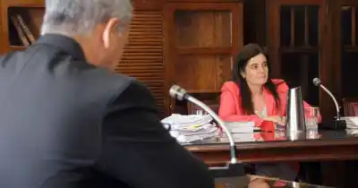 El día clave del empresario de medios acusado de violencia de género: comienza el juicio oral