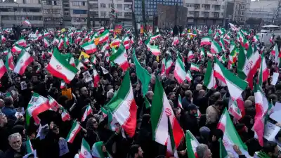 Irán muestra su poderío: multitudes inundan las calles en apoyo al nuevo líder supremo