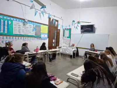 Capacitación en Arias: docentes se preparan para los desafíos de la Inteligencia Artificial