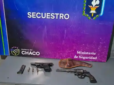 Halló dos armas en su casa y llamó a la policía: el detalle que decidió su entrega