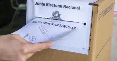 Exintendente kirchnerista de Santa Cruz impulsa un candidato del norte para 2027 y apunta contra Grasso