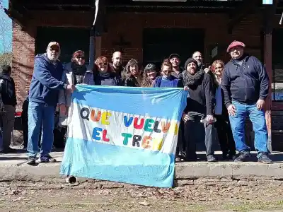 La odisea de Uribelarrea: sin tren y con menos colectivos, vecinos juntaron 1.100 firmas para exigir soluciones