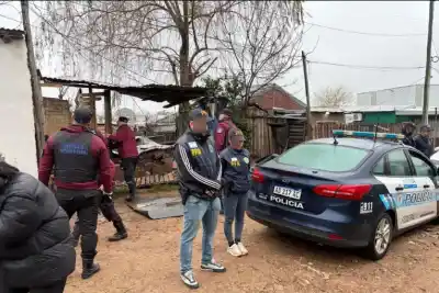 Allanaron tres casas en Concordia, secuestraron cocaína y demolieron un búnker de venta
