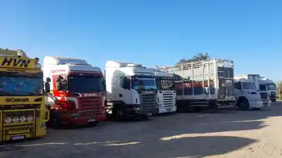 Robos entre la nieve: camioneros varados en Palpalá denuncian que les sustrajeron elementos vitales